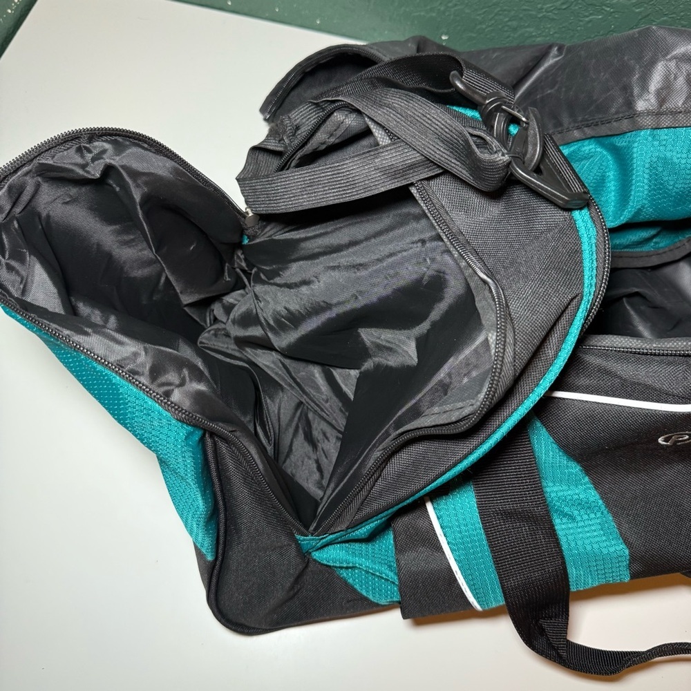 NEW- Protege 22 inch Carry On Sport Duffel Bag Luggage -Travel Gym Collapsible - Picture 10 of 12